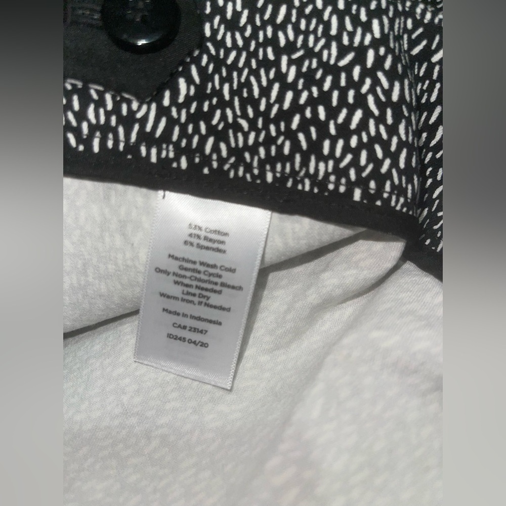 Talbots Black and White Rice Print Chatham Ankle Pants in size 4P - Picture 5 of 9
